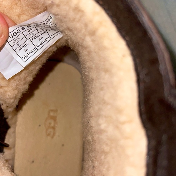 Worn Once! $129 UGG Camren Leather side zip Boot Brown Size 7 - Picture 7 of 8